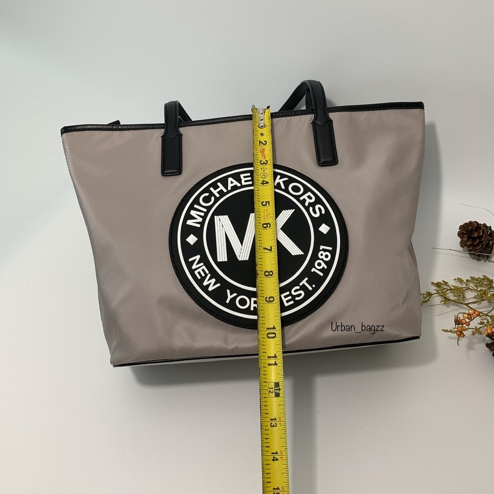 Michael Kors Kenly Large Top Zip Tote - Picture 2 of 6